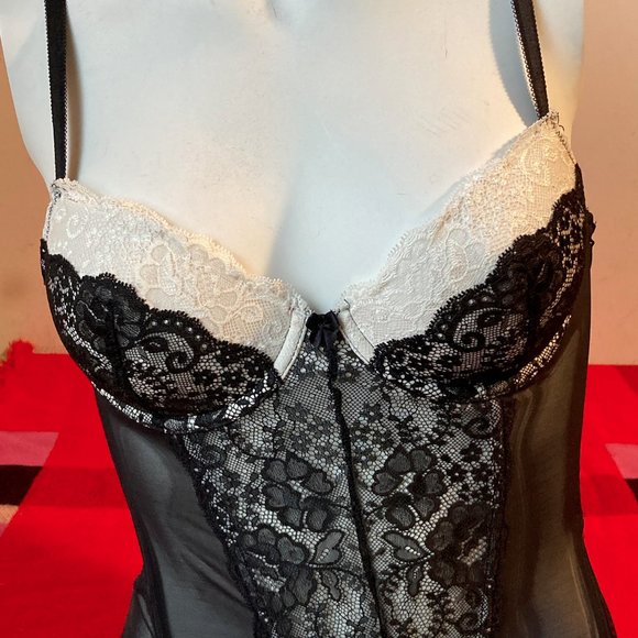 Victoria's Secret Lace Corest with Garters - Picture 8 of 11